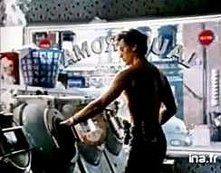 ANNEES 80, 80's, pubs, oublicités, Levi's, levis, Nick Kamen, Brad pit, beaux gosses, télé, souvenirs, nostalgie, sexy, JEAN, jeans, denim